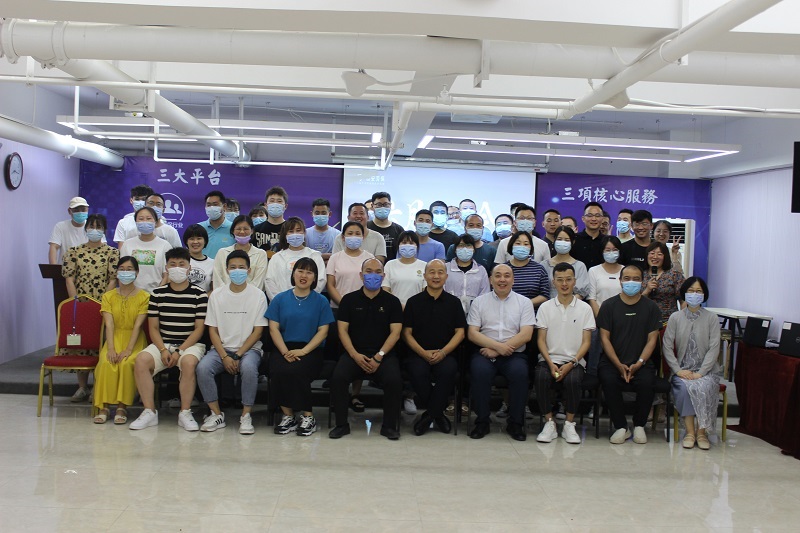 合影.jpg 合影.jpg